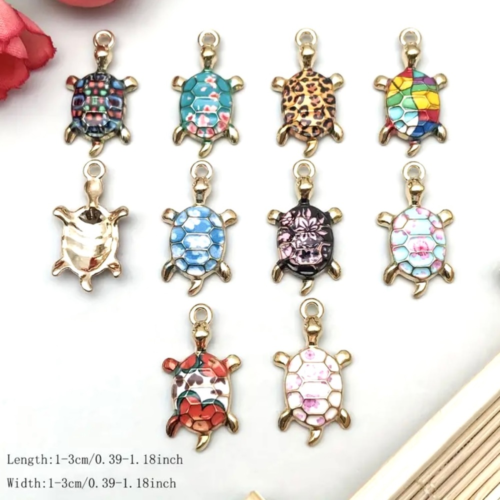 🔴 5 for $10 ONE Floral Ocean Turtle Enamel Pendant with Gold Accents - Picture 6 of 6